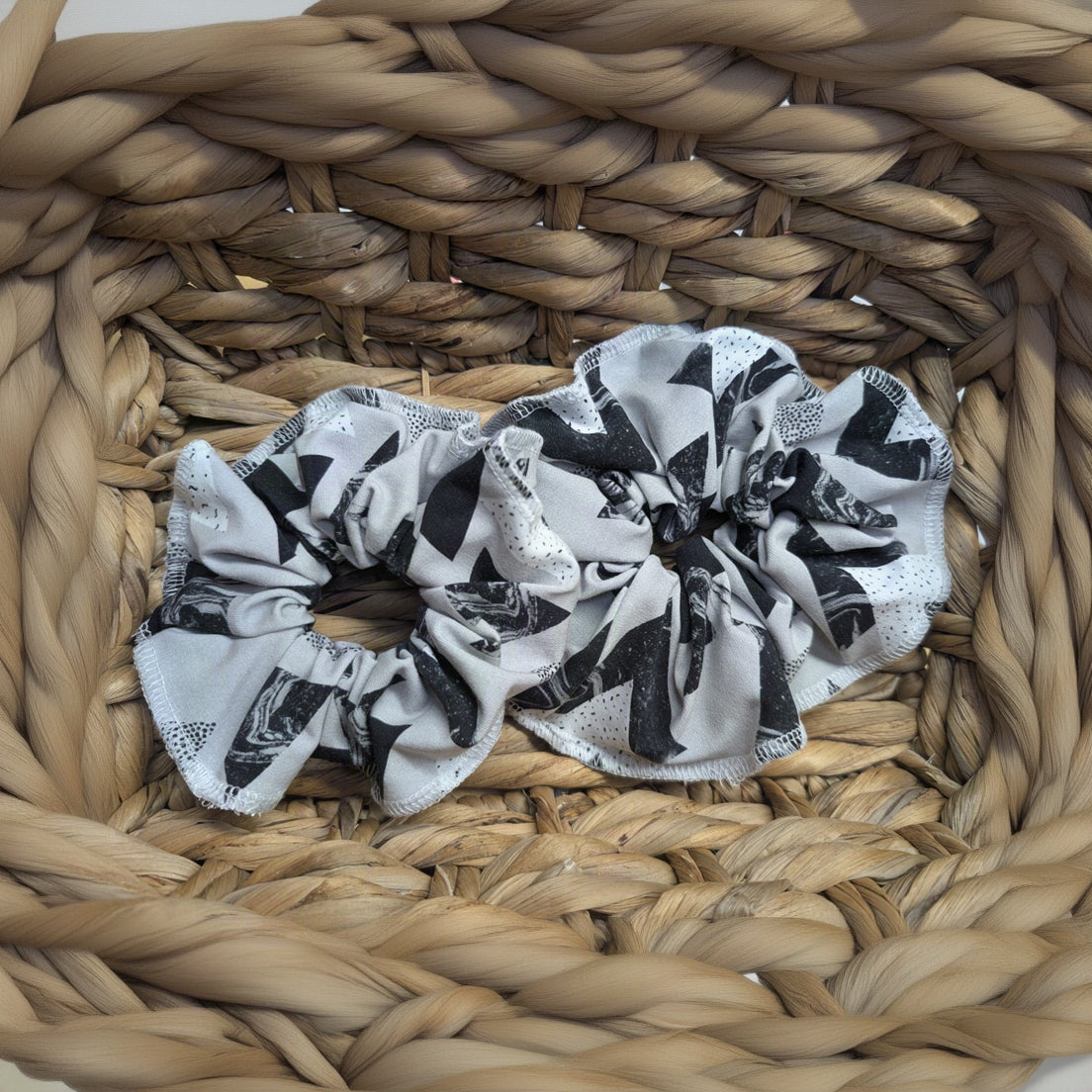 Scrunchi Country Triangles Gris